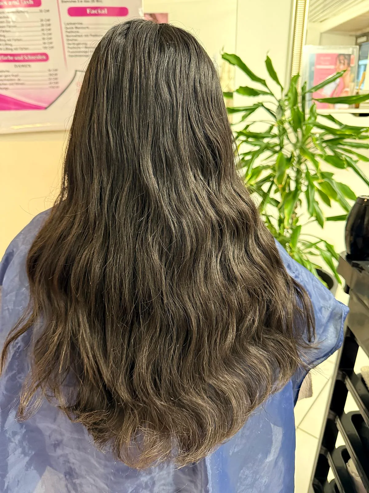 Lange, glänzende Haare, fotografiert im Studio