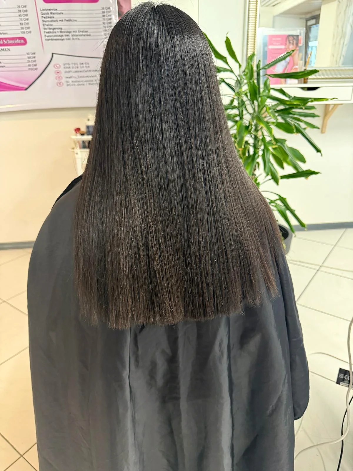 Glatte, glänzende lange Haare von hinten